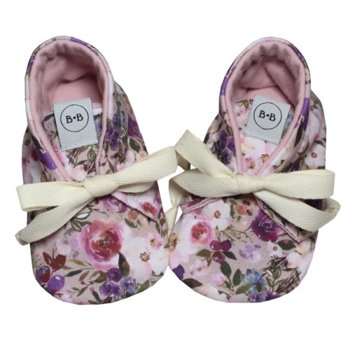 kapcie niemowlęce wiązane w kwiaty