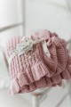 bambusowy kocyk z falbanka roz dziewczynka wyprawka 85x105 powder pink