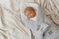 Rożek niemowlęcy Wafelek Szary Sleepee komfort i bezpieczeństwo