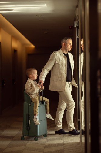 MiaMily duża walizka podróżna z siedziskiem dla dziecka Green