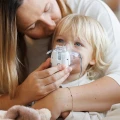 Przenośny nebulizator ultradźwiękowy NBM-11 BabyOno maseczka dla dzieci