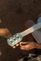 prezent-dla-dzieci-gitara-little-dutch.jpg