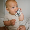 Gryzak silikonowy Flower niebieski BabyOno nauka chwytania
