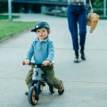 Rowerek biegowy jeździk 2w1 szary z brązowymi felgami ciche koła pasek do noszenia FWRide blokada kierownicy
