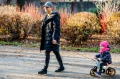 Rowerek biegowy jeździk 2w1 różowy z różowymi felgami ciche koła pasek do noszenia FWRider regulowana wysokość