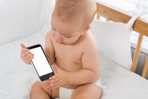 Czy telefon komórkowy szkodzi niemowlakowi?